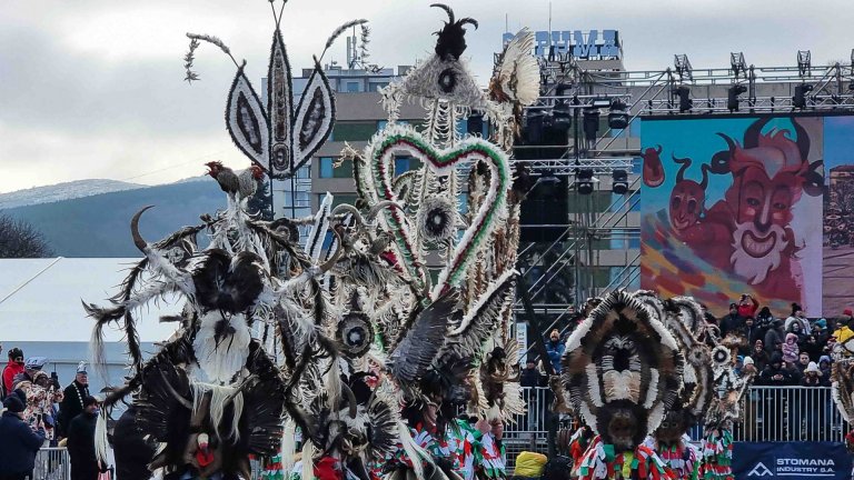 Вторият ден на "Сурва" превърна Перник в сцена на традициите (снимки)
