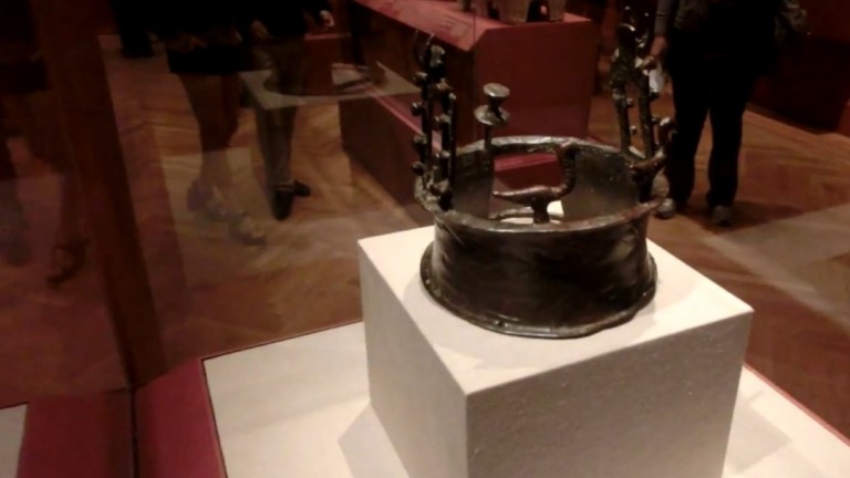 Най-старата корона в света е на 6000 години и е открита в пещера край Мъртво море