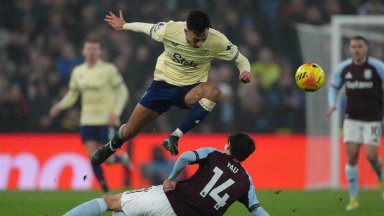 "Карамелите" удариха Вила и затвориха кошмарния уикенд за челниците в Англия