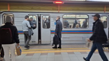 Спира движението на метрото между станциите "Сливница" и "Обеля" за половин година