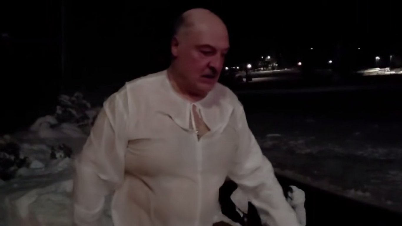 Лукашенко се потопи в дупка в леда при минус 15 градуса (видео)