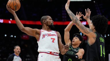 Дюрант задмина идола си Новицки и вече е реализатор №6 в историята