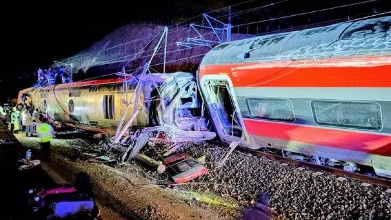 Расте броят на жертвите на влаковия сблъсък в Испания, търсят оцелели, над 70 са в болница