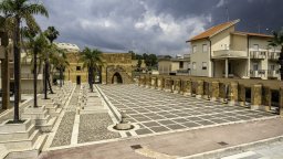 Най-необикновеният град в Италия се бори да оцелее в собствената си утопия