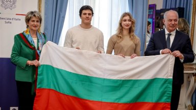 Лечева връчи знамето на олимпийците ни и обяви: Никога не сме били толкова силни