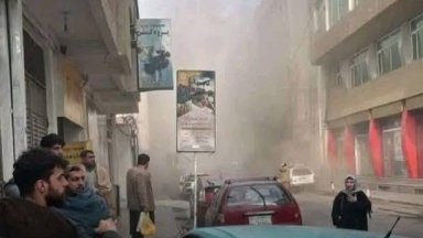 Взрив разтърси хотел в центъра на Кабул, има загинали и ранени (видео)