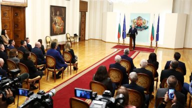 Румен Радев хвърли оставка, президент става Илияна Йотова