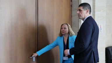 "Да, България" с 2 репера за разговори с Радев - анти "Пеевски-Борисов" и плътно с Европа