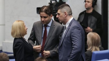 От "Да, България" отказаха на ПП да изключат автоматично Лорер и Божанков от листите си