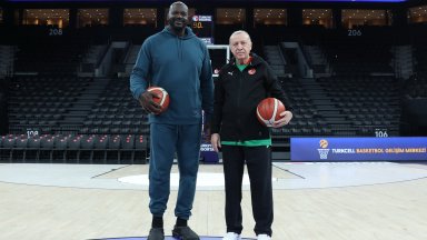 Реджеп Ердоган игра баскетбол с легендата Шакийл О'Нийл