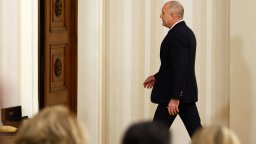 64% одобряват оставката на Радев, 53% очакват да се яви на изборите със собствена партия