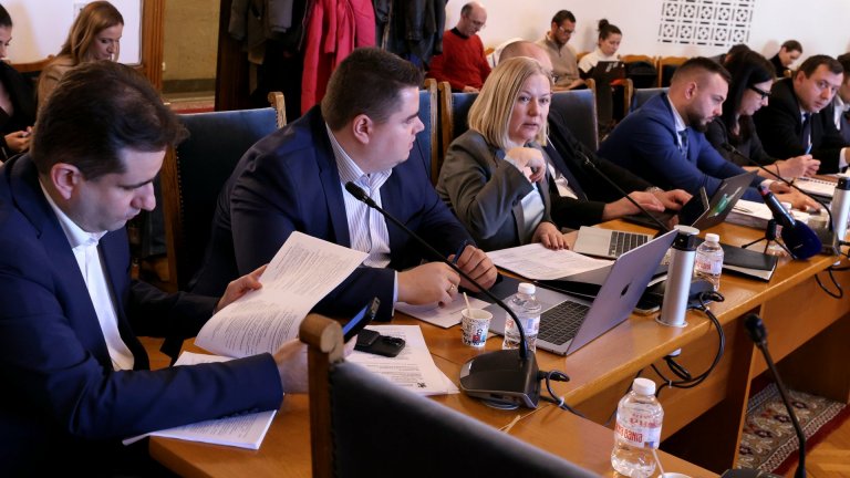 Опозицията в правната комисия: Покажете скенерите за гласуване