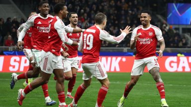 Перфектният Арсенал превзе и "Сан Сиро", за да продължи без грешка в Шампионска лига