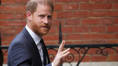 Принц Хари е обвинен в клевета от бившата си благотворителна организация