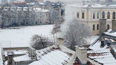 Студ от минус 12,3 градуса скова Русе,  раздават топла храна на бездомни