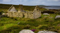 Изоставени повече от 80 години: Острови с девствени плажове и уникална природа