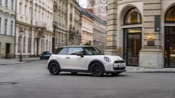 Новото MINI Paul Smith Edition слезе от модния подиум на пътя