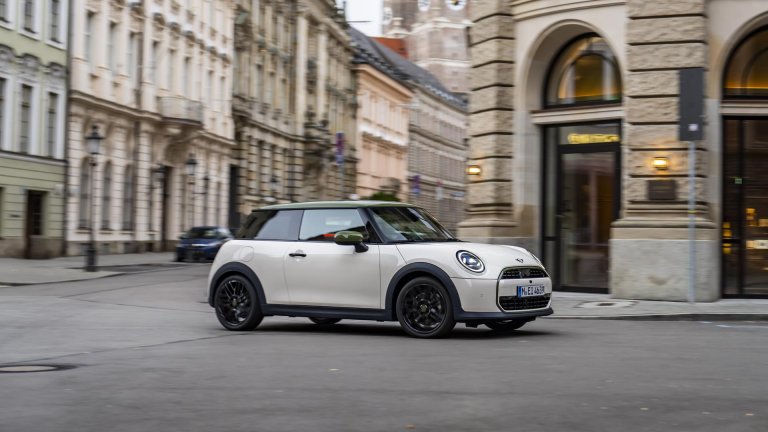 Новото MINI Paul Smith Edition слезе от модния подиум на пътя