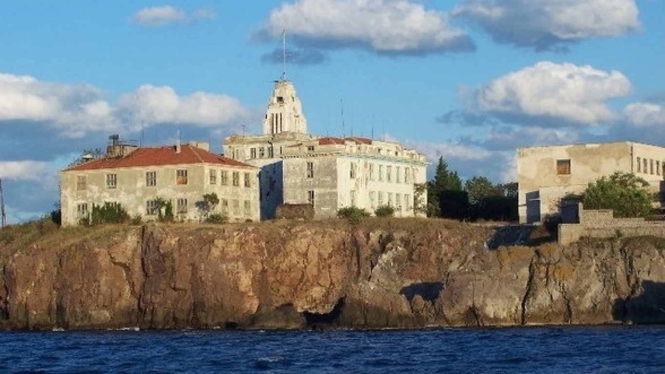 Остров "Свети Кирик и Юлита" ще има туристическо пристанище