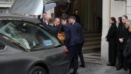 Рим отдава последната си почит на Валентино (снимки/видео)  