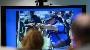 Бивш полицай бе оправдан по всички обвинения за трагедията в училище в Ювалди