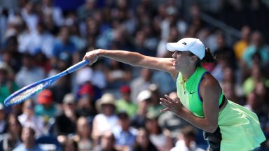 Шампионката показа две лица, но не допусна изненада в Мелбърн