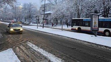 Сняг затрупа страната - пътна обстановка