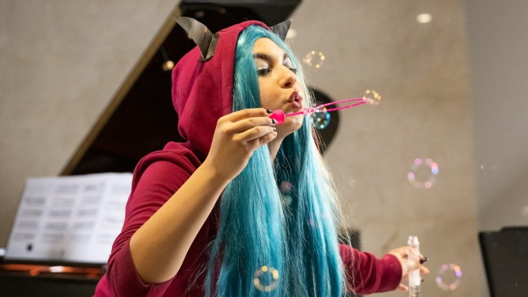 "Анна Кадабра и магическият свят на музиката": Вълшебният спектакъл за деца долита в "Хеликон арт"