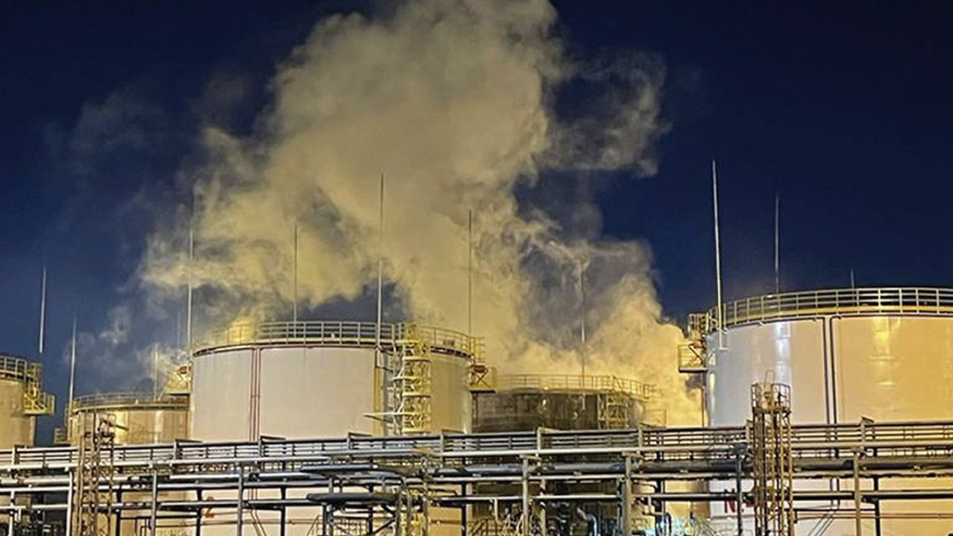 Жертви на руски нефтен терминал след атака с дронове на Киев, режим на тока в Украйна