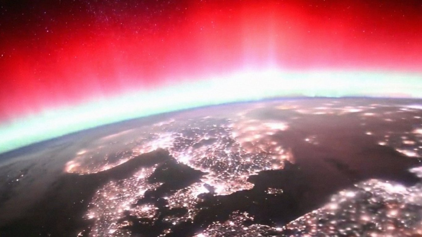 Вижте как МКС преминава през сиянието на мощна геомагнитна буря (видео)