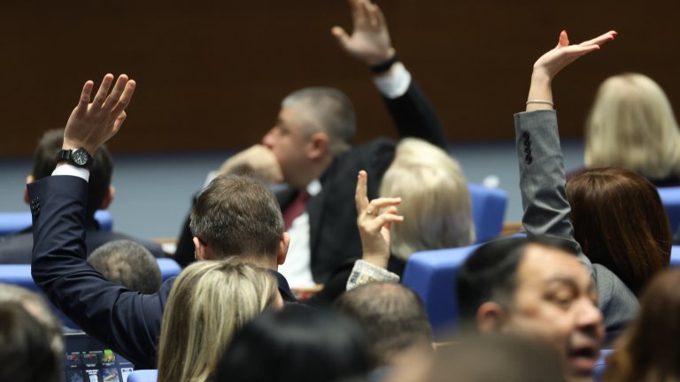 Парламентът ограничи окончателно избирателните секции в страни извън ЕС до 20