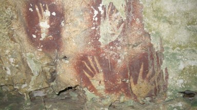 Учени в Индонезия откриха най-старото известно пещерно изкуство в света