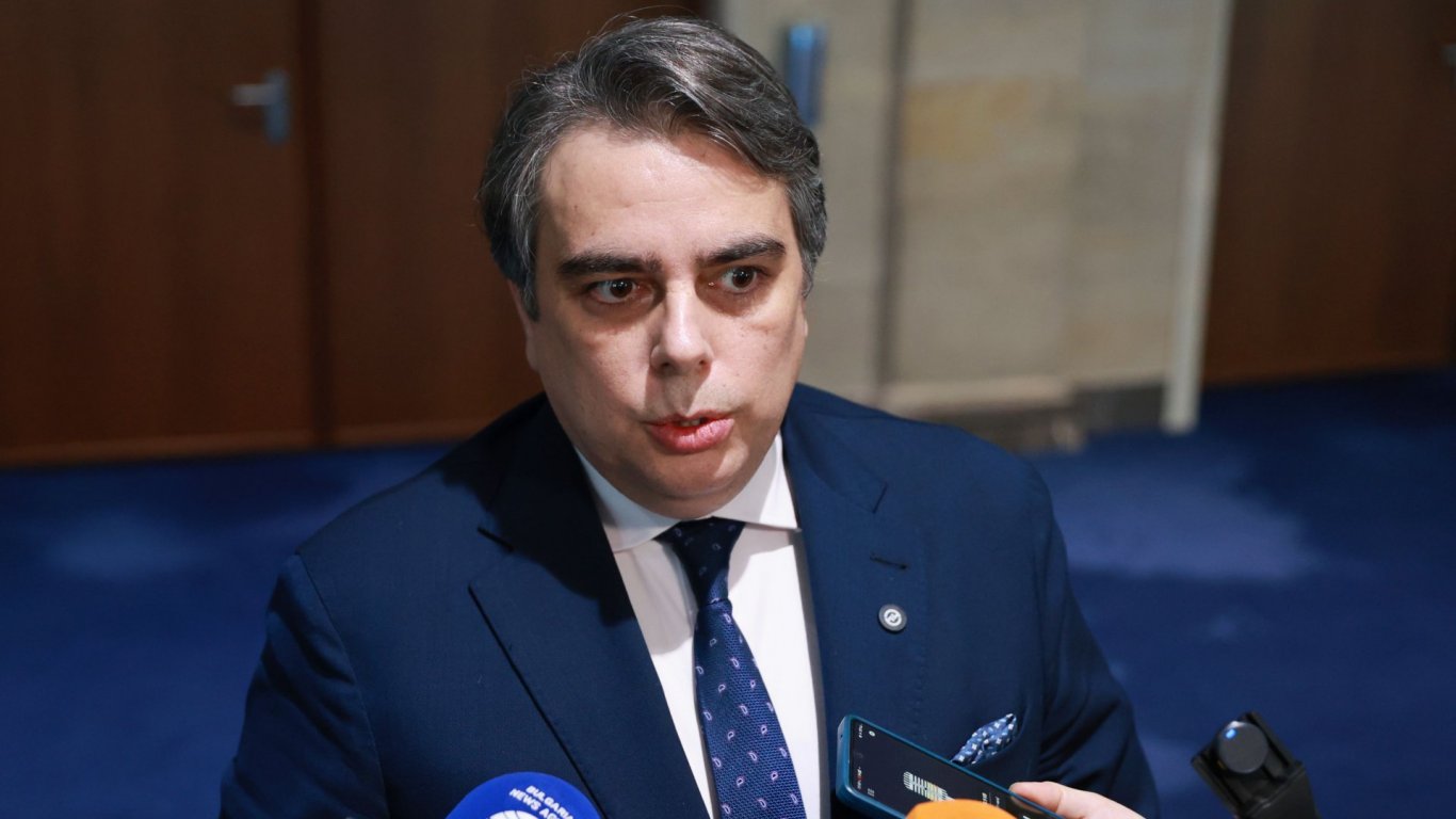 Асен Василев: Решението за Съвета за мир е взето от нелегитимно правителство в оставка