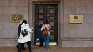 Конституционният съд прекрати делото за закритата антикорупционна комисия