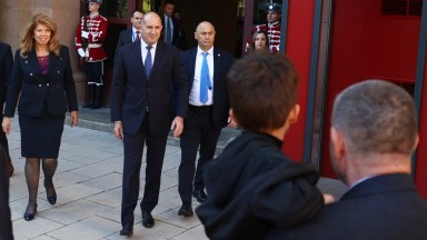 "За мен беше чест": Румен Радев си взе "сбогом" с "Дондуков" 2 , остави щафетата на Йотова