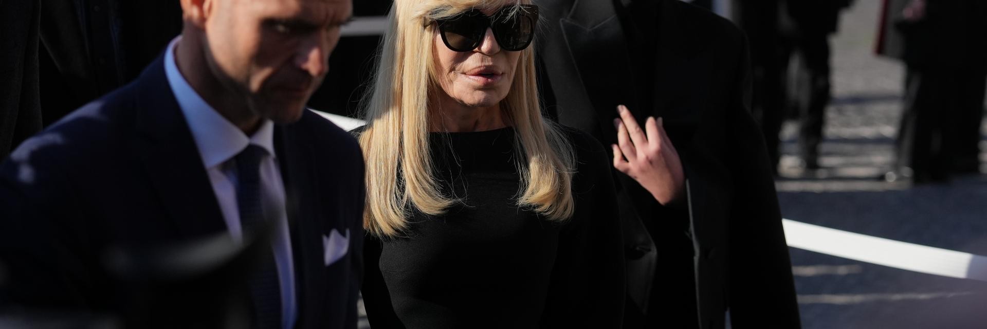 Донатела Версаче и Ан Хатауей изпратиха Валентино (снимки/видео) 