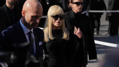 Донатела Версаче и Ан Хатауей изпратиха Валентино (снимки/видео) 