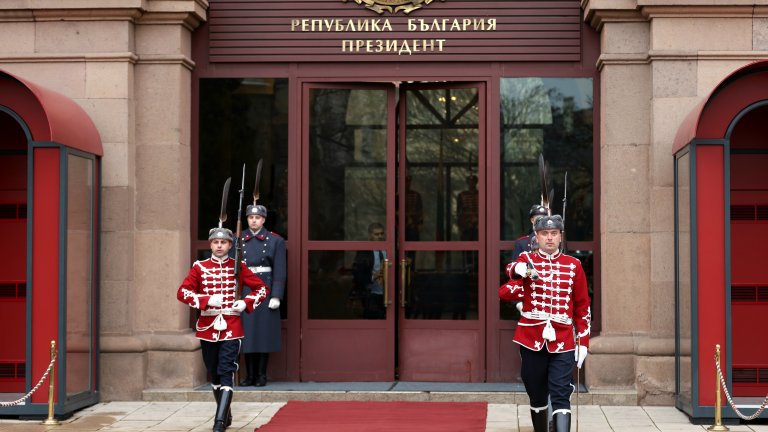 Президентът Йотова започва консултациите по домовата книга за служебен премиер с Рая Назарян