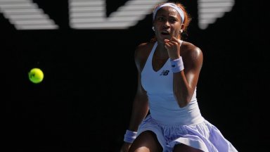 Мухова се опълчи на световната №3, но изненада нямаше