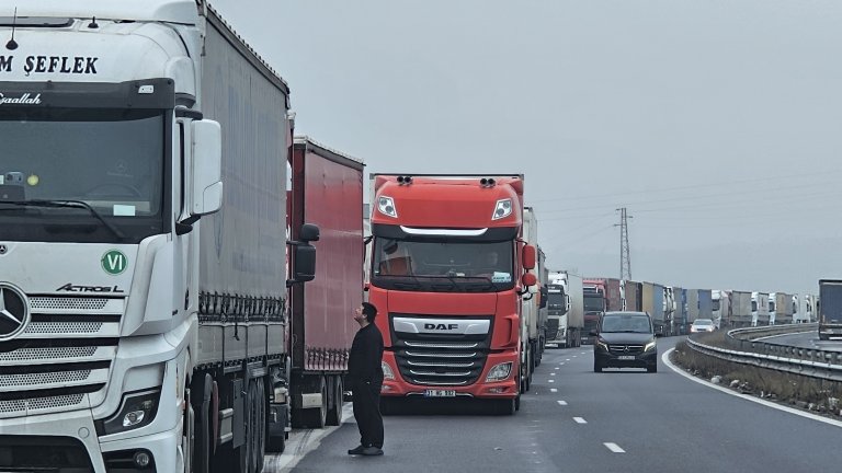 Турски тираджии на протест заради дълго чакане на границата при „Капъкуле“