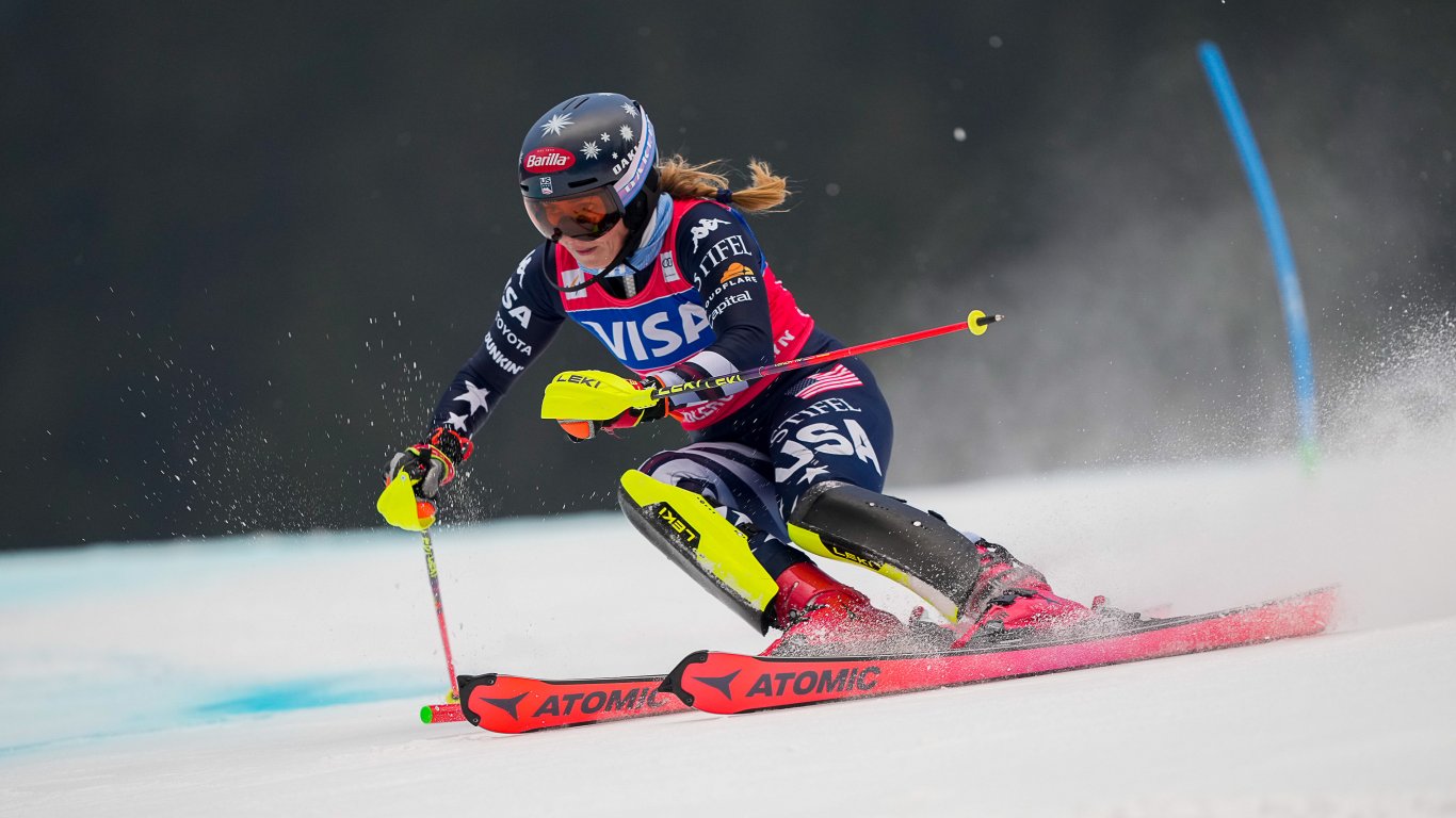Американската суперзвезда Микаела Шифрин спечели слалома от Световната купа в