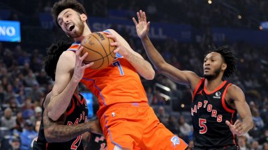 Далеч, далеч от рекорда. Торонто смълча залата на шампиона и му нанесе десета загуба