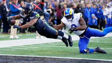 Повторение на Супербоул 11 г. по-късно след гладиаторска битка в снега и зрелище в Сиатъл