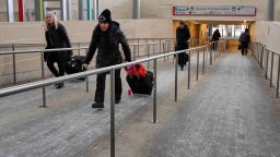 Мощната зимна буря в САЩ отмени над 11 000 полета (снимки)