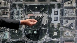 Тръмп изгражда секретно подземно съоръжение под Източното крило на Белия дом