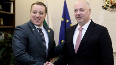 Премиерът, четирима министри от ГЕРБ и Борисов се срещнаха с конгресмен републиканец
