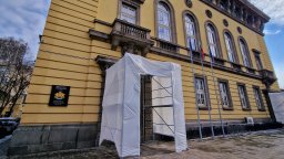 Ремонтът на покрива на Областната администрация Бургас приключва до месец