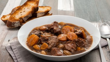 Питателна и богата на вкус телешка яхния