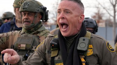 Кой е "Гестапо Грег" - човекът зад отбора за депортиране на Тръмп