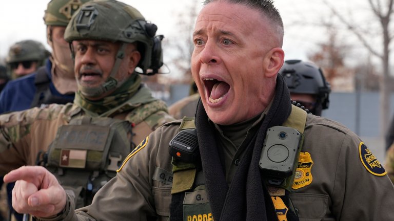 Кой е "Гестапо Грег" - човекът зад отбора за депортиране на Тръмп